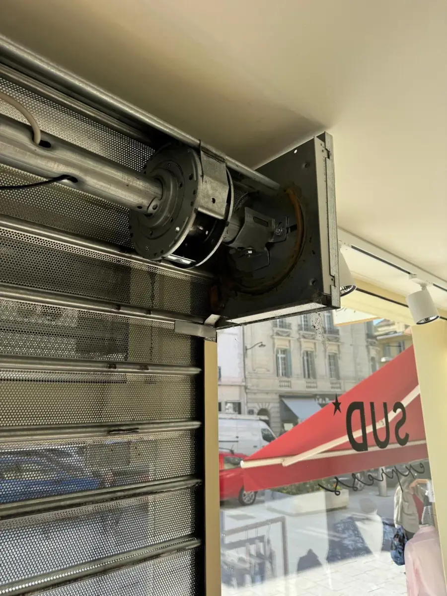 Motorisation de rideau métallique à Marseille 16