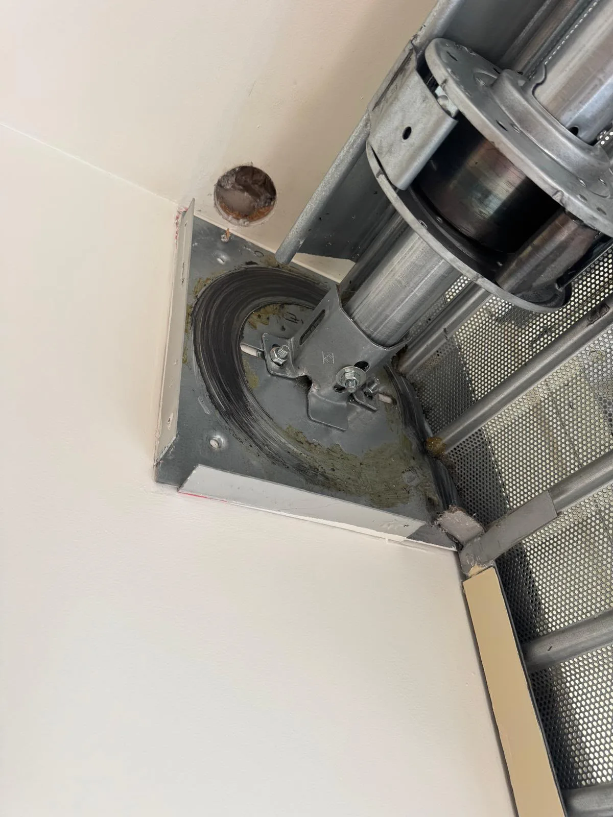 Motorisation de rideau métallique à Marseille 16